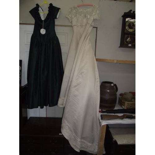 478 - An old gold wedding dress Size 14