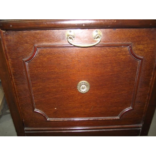 479 - An Edwardian piano stool with music rack