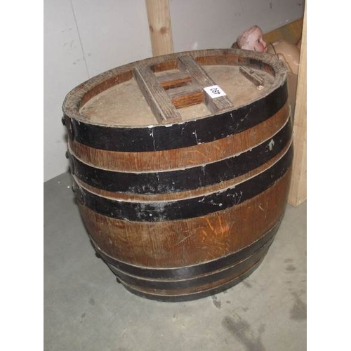 480 - A vintage oval ships barrel