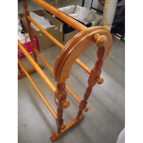 535 - A solid pine towel rail.