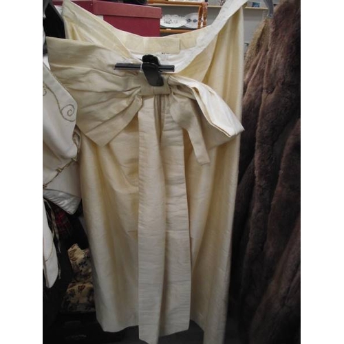 570 - A quality cream pure silk and velvet two piece suit with gold braidwork to bodice, tailor made, idea... 