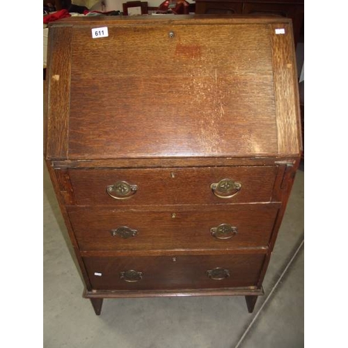 611 - A 1930's oak bureau.