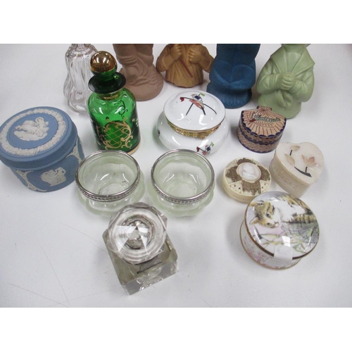 443 - A mixed lot of scent bottles and trinket pots