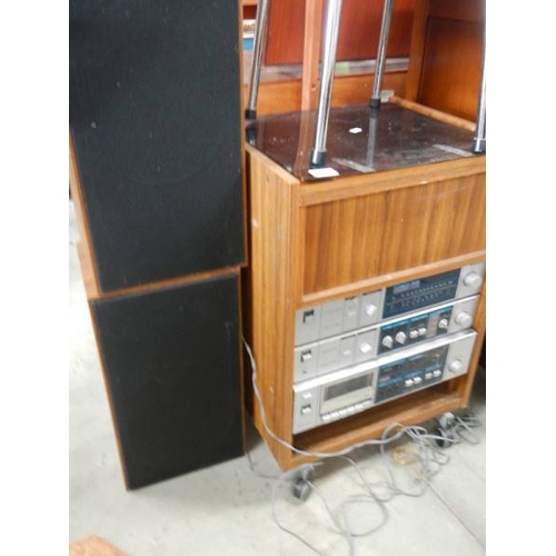 43 - An old stereo system.