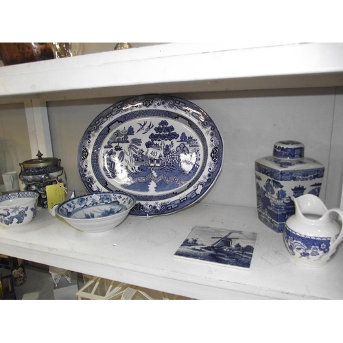 453 - Late 19c Carlton ware blue and white biscuit barrel and other items including Chinese bowl etc.