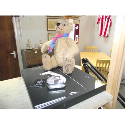 464 - A Danbury Mint Cliff Richard Gund bear and a Cliff Richard purse