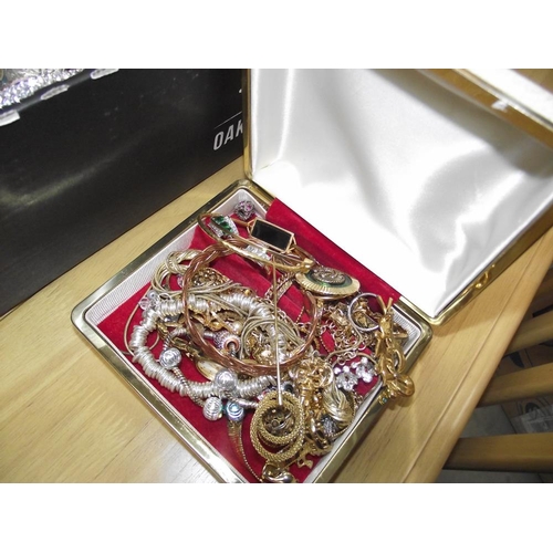 467 - A box of assorted costume jewellery