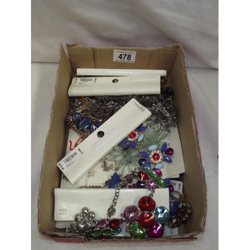 478 - A quantity of various design costume jewellery necklaces