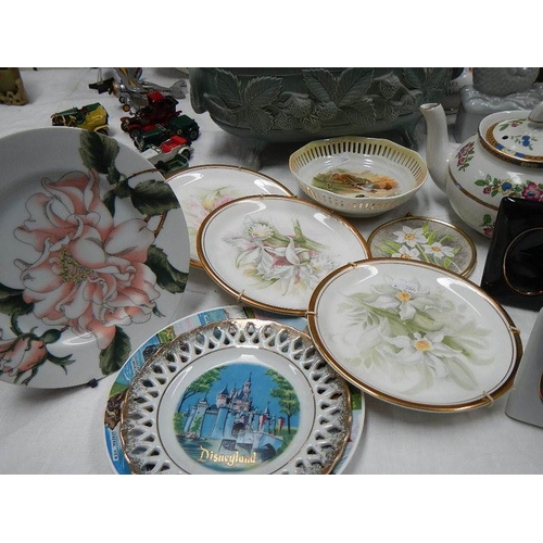 99 - A large mixed lot of china.