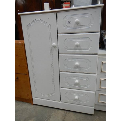 250 - A small 5 drawer chest.