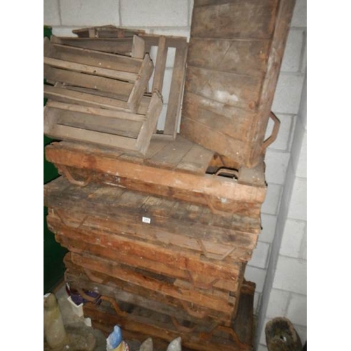 277 - A quantity of old wooden pallets with metal feet.