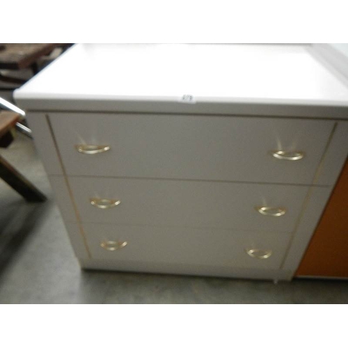 279 - A 3 drawer bedroom chest.