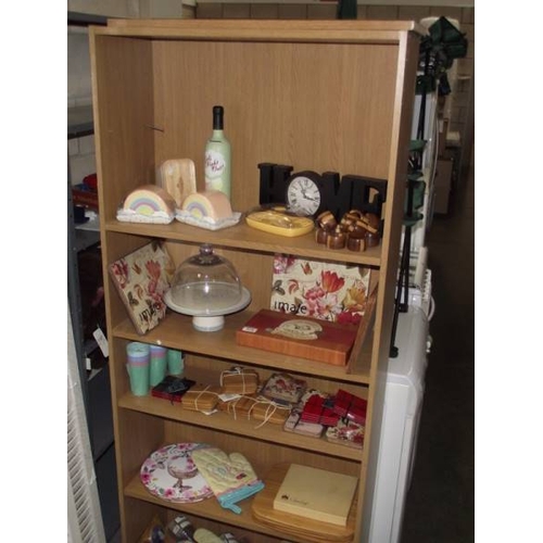 373 - 5 shelves of kitchen ware including butter dishes, bread boards, place mats etc.,