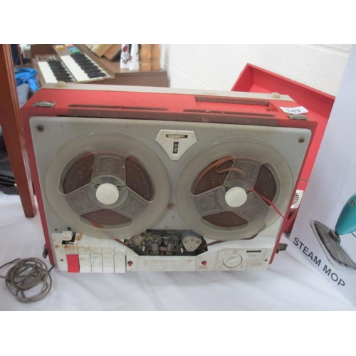 149 - An old reel to reel tape recorder a/f