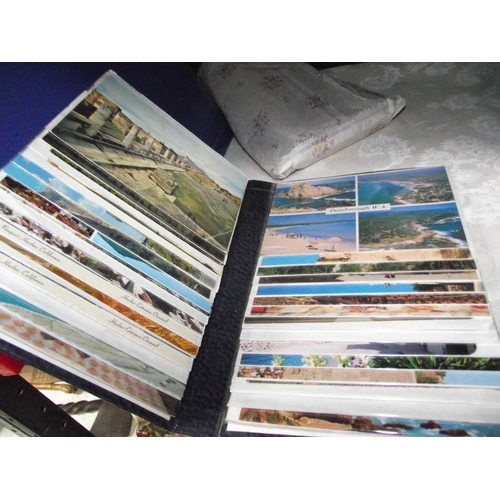 318 - A large quantity of mainly late 20th century albums of postcards.