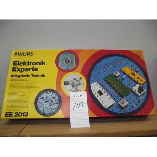109 - A  German Philips Electronic Expert kit EE2013, possibly complete, being sold as seen. Collect only