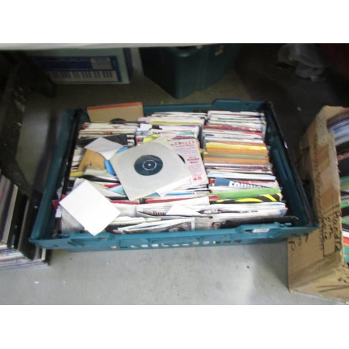 1199 - A large quantity of unsorted 45 rpm records.