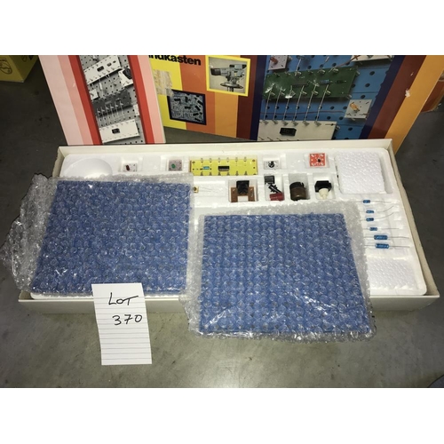 370 - 3 Quelle (German) electronic kits, no. 3454212, 1123306, 3454212, boxes a/f, may be missing some com... 