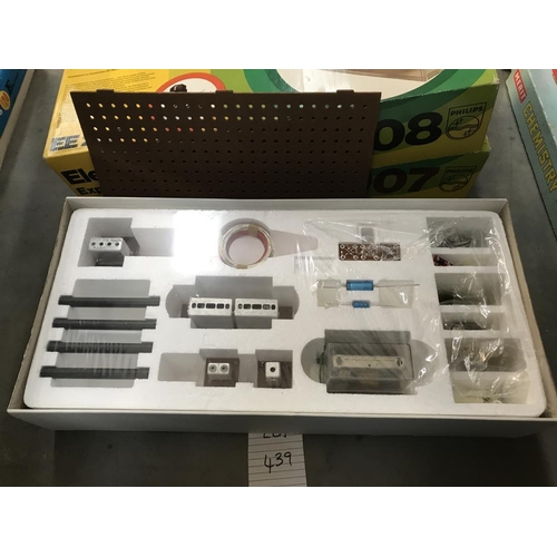 439 - 2 Philips electronic experimental sets WW1007 & EE2008 (1 partly sealed the other used), may be miss... 