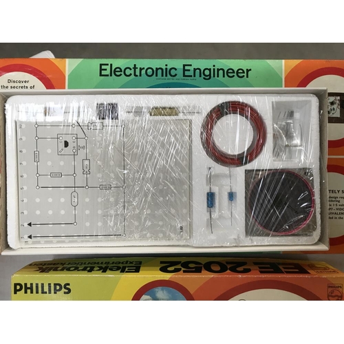 463 - 5 Philips electronic kits No's: EE1003, EE1004, EE2051, EE2052 & EE2051/52 (all unchecked),  may be ... 