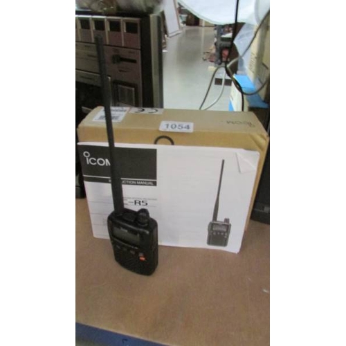 1054 - A new and boxed ICOM IC-R5 communications receiver.