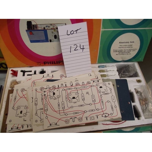 124 - 4  Philips Electronic Engineer Kits EE1050, some components may be missing, being sold as seen. Coll... 