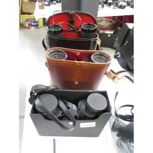 1280 - 3 pairs of binoculars including vintager Zenith in leather case, case a/f.