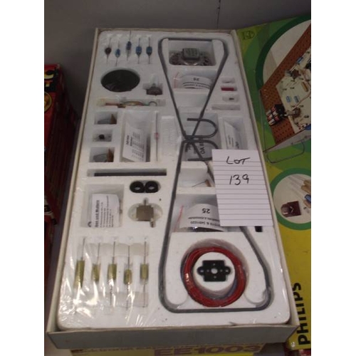 139 - 4 German Philips electronic kits, EE1003, some components may be missing, being sold as seen. Collec... 