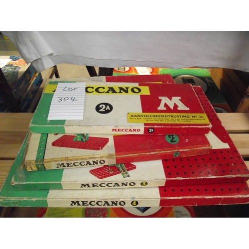 304 - Meccanno set no. 2, 2A, 3, 4, all unchecked but do have missing parts, being sold as seen