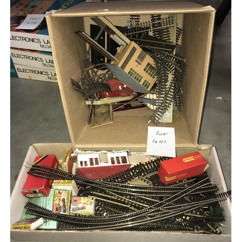 401 - 2 boxes of Hornby '00' gauge track and buildings