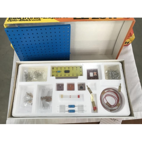 459 - 2 Philips electronic EE2017 kits (1 sealed), may be missing some components, so being sold as seen, ... 