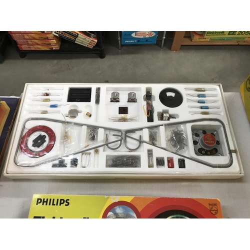 463 - 5 Philips electronic kits No's: EE1003, EE1004, EE2051, EE2052 & EE2051/52 (all unchecked),  may be ... 