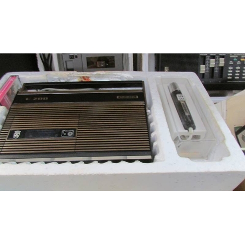 1061 - 4 Grundig cassette players, C200, C 200 de luxe, CR485, CR560 and Satellit 300 radio, all boxed and ... 