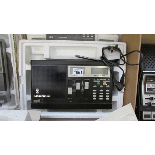 1061 - 4 Grundig cassette players, C200, C 200 de luxe, CR485, CR560 and Satellit 300 radio, all boxed and ... 