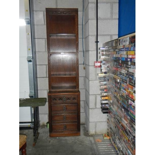 1369 - A tall and slim mahogany bookcase.