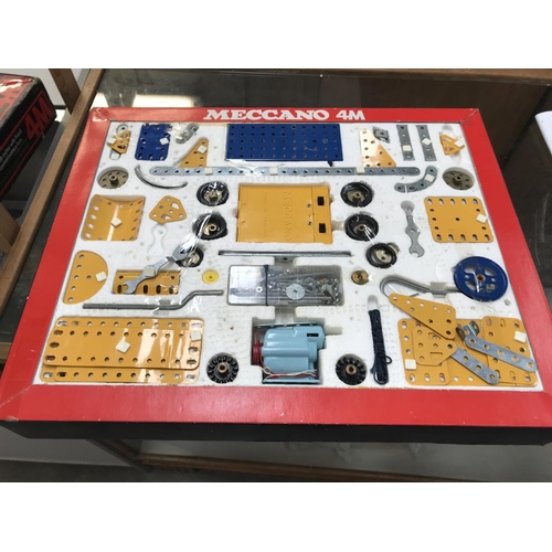 336 - Meccano set 4M & 5, both unchecked but with many pieces