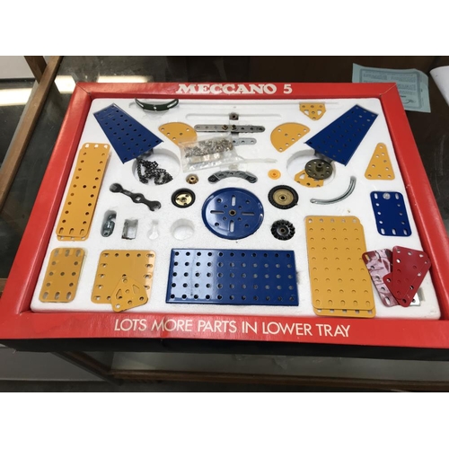 336 - Meccano set 4M & 5, both unchecked but with many pieces