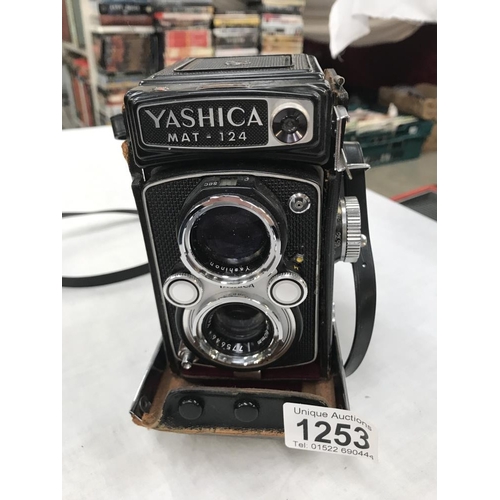 1253 - A Yashica Mat124 camera.