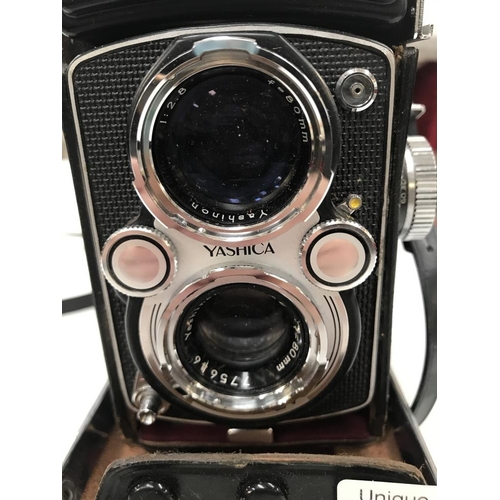 1253 - A Yashica Mat124 camera.