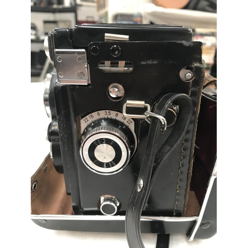 1253 - A Yashica Mat124 camera.