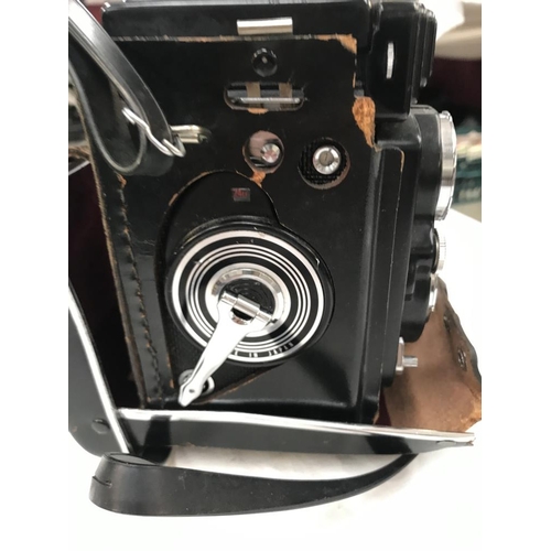 1253 - A Yashica Mat124 camera.