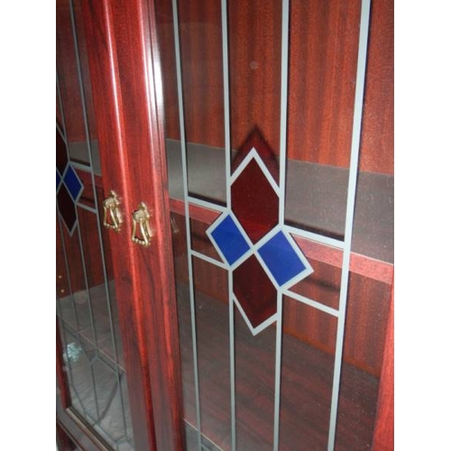 520 - A rosewood veneer leaded glass 3 shelf cabinet, 228 cm high, 30 cm deep and 77 cm wide.