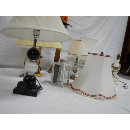 524 - 6 table lamps, a carriage candle holder and a new Novalum shimmering candle with stand.