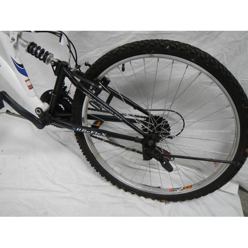 528 - A Viper Reflex bicycle duel suspension geared mountain bike.