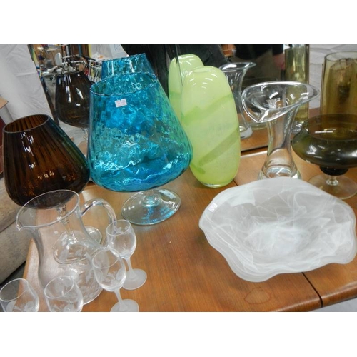 533 - A 4 shelf bathroom mirror (78 x 48 x 14 cm) and 8 pieces of coloured glass including decanter.