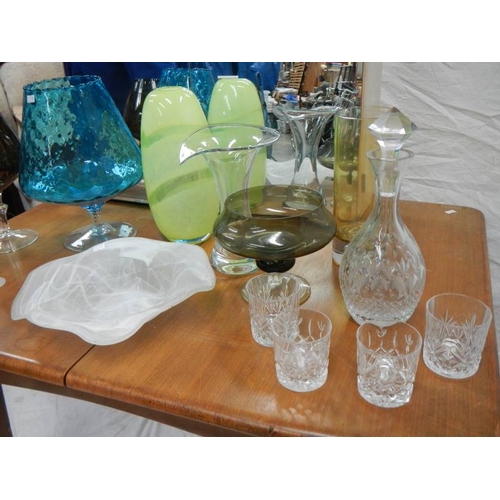 533 - A 4 shelf bathroom mirror (78 x 48 x 14 cm) and 8 pieces of coloured glass including decanter.