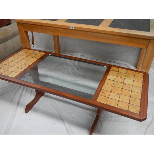 534 - A 3 piece marble top pine table (L 140 x W 74 x H 80 cm) and a glass top coffee table (138 x 57 cm).