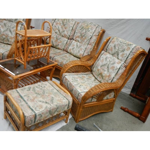 540 - A cane/whicker 7 piece suite with cushions.