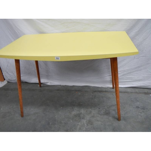 555 - A good pine legged melamine topped 1960's style dining table, 121 x 75 x 76 cm.