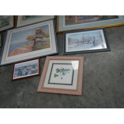 560 - 10 good framed and glazed prints.